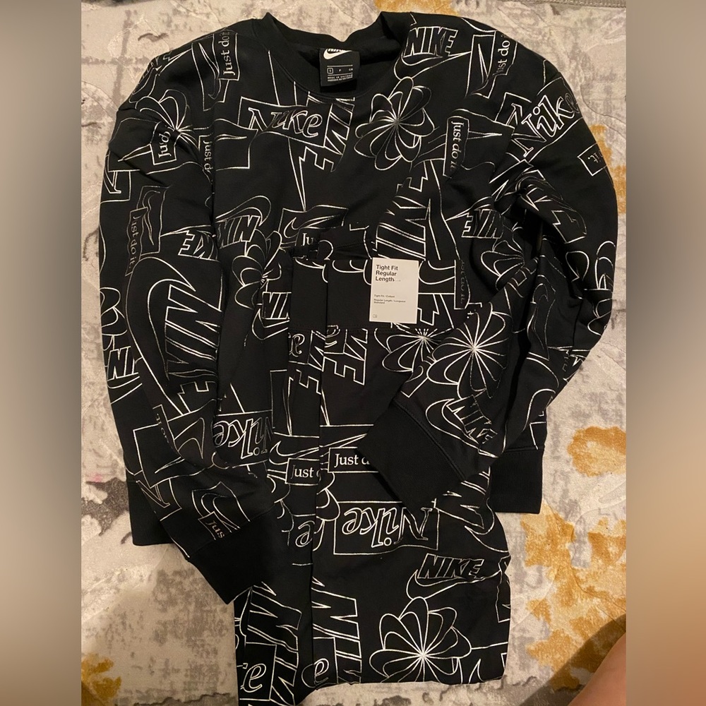 Nike 2pcs set. Brand New sweatshirt, and Legging